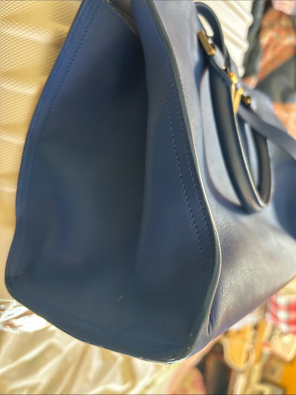 Ysl Cabas, very good condition except two on the bottom inside pls check photos. - Picture 14 of 17